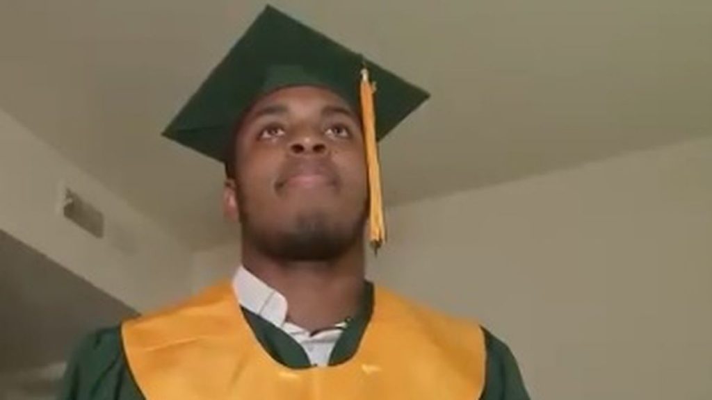 Homeless student in Florida graduates as valedictorian