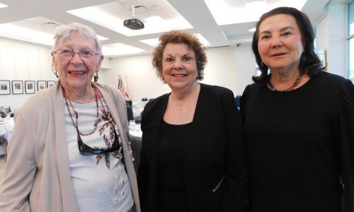 DSCN0313_103 Jeanne Tyrer, Mary Lee Mann, Fran Fenning (smaller)